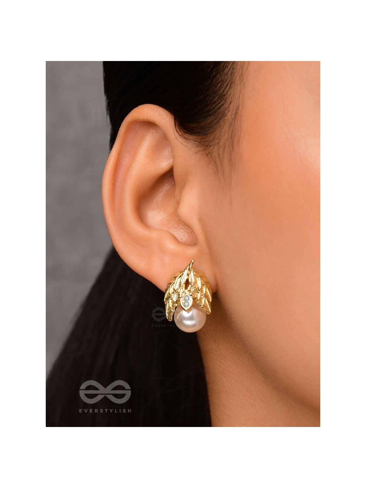 Leafy Curtain - Golden Pearl Stud Earrings