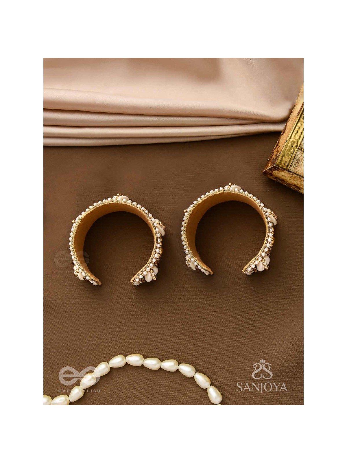 Saindhav- The Marine Love- Shells And Beads Hand Embroidered Bangle (Set Of 2)