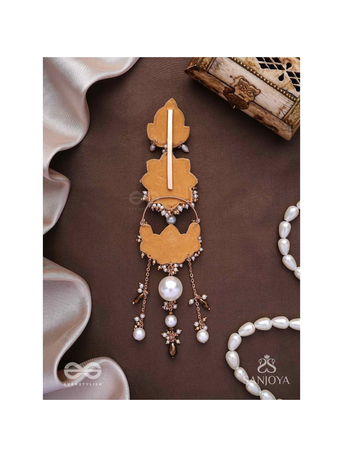 Grathan - The Delicate Intricacy - Mirrors, Shells, Beads And Pearls Hand Embroidered Hair Accessory