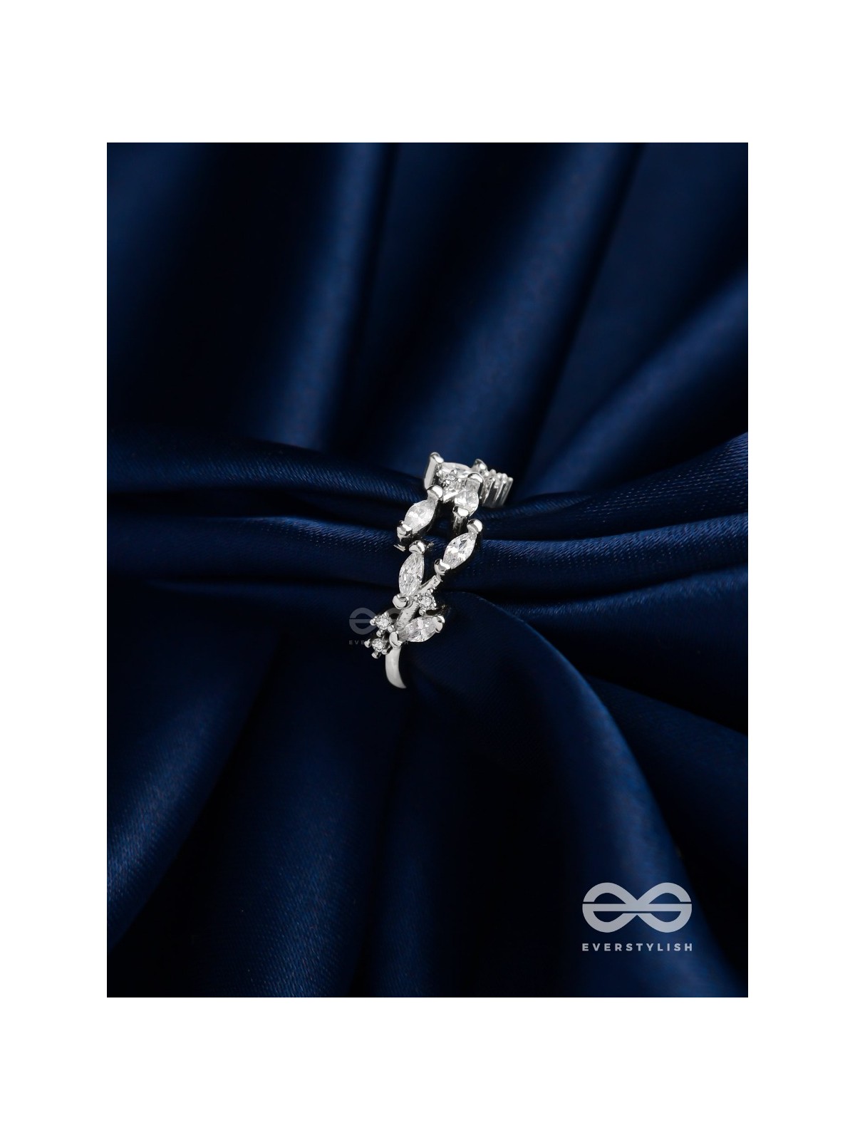 The Snowy Leaves - Embellished Silver Ring (Adjustable)