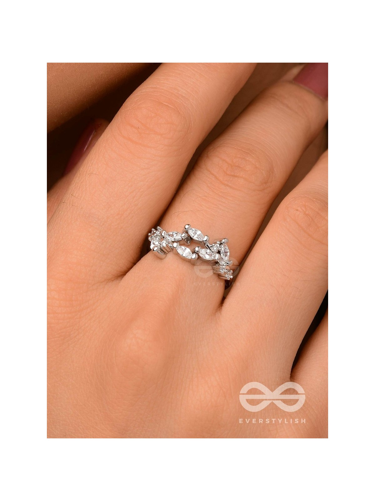 The Snowy Leaves - Embellished Silver Ring (Adjustable)