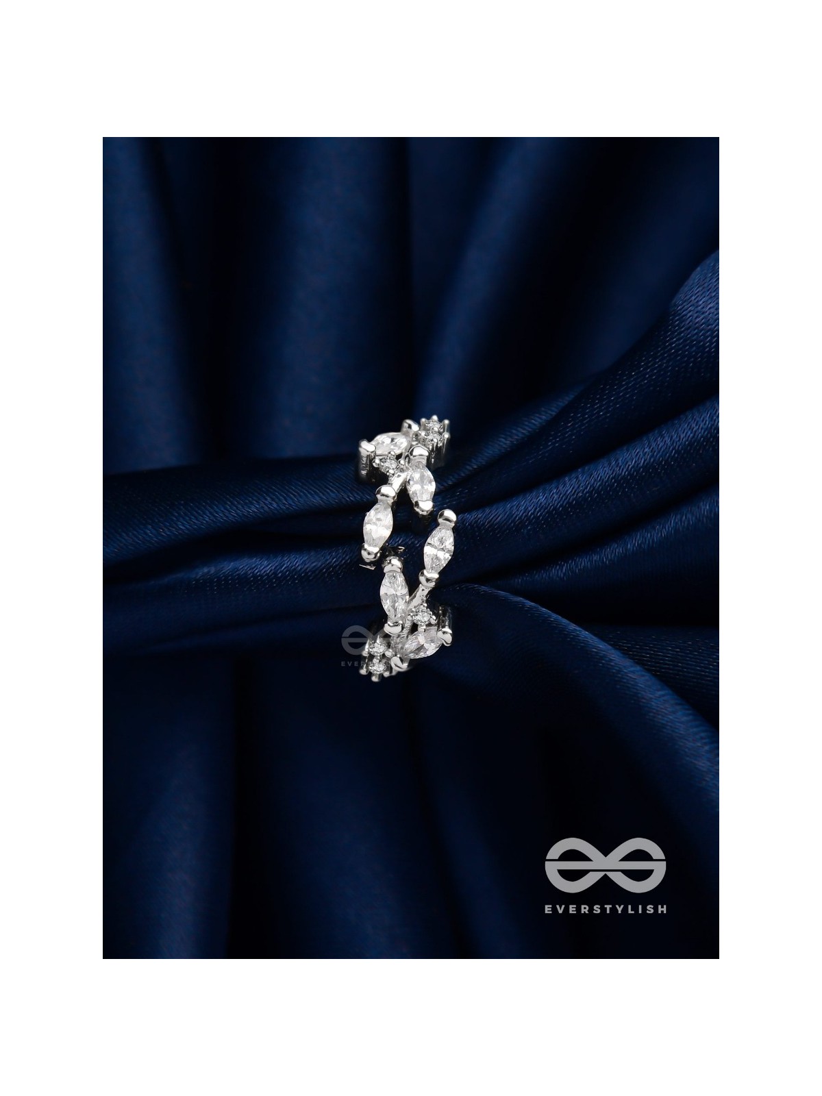 The Snowy Leaves - Embellished Silver Ring (Adjustable)