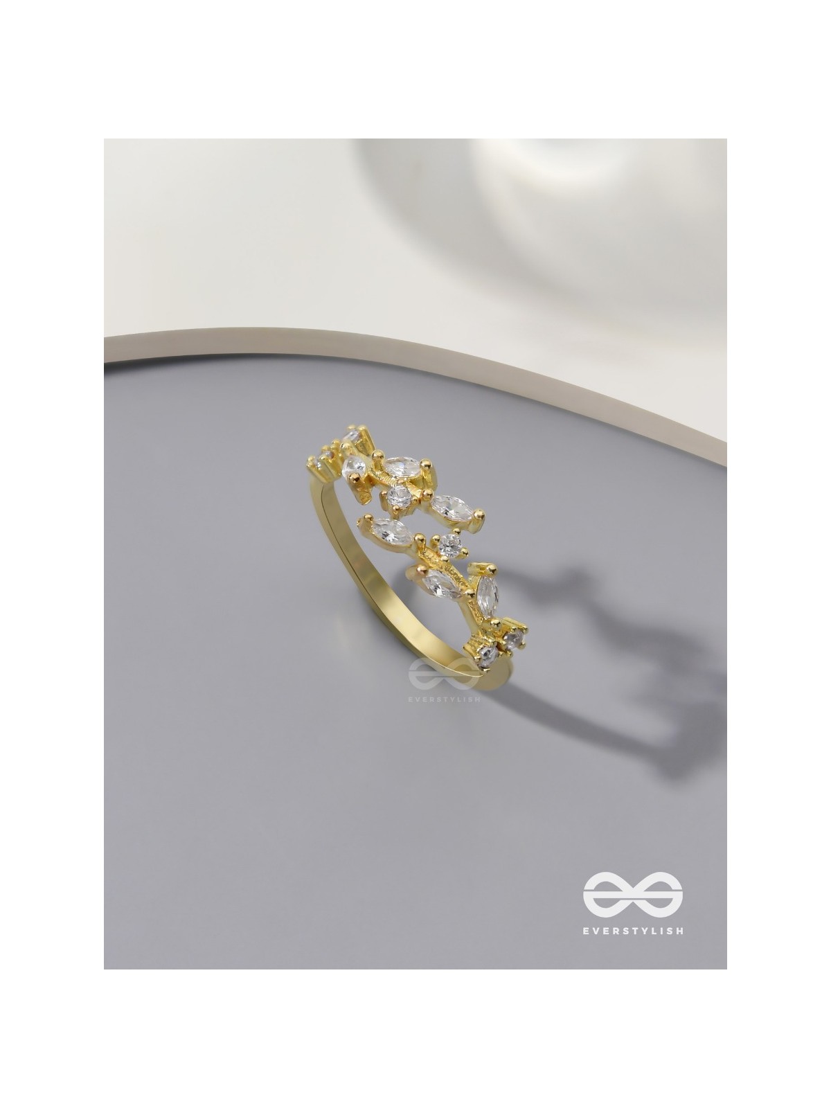 The Snowy Leaves - Cubic Zirconia Golden Ring (Adjustable)