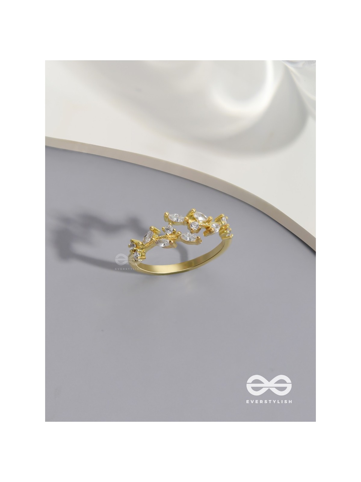The Snowy Leaves - Cubic Zirconia Golden Ring (Adjustable)