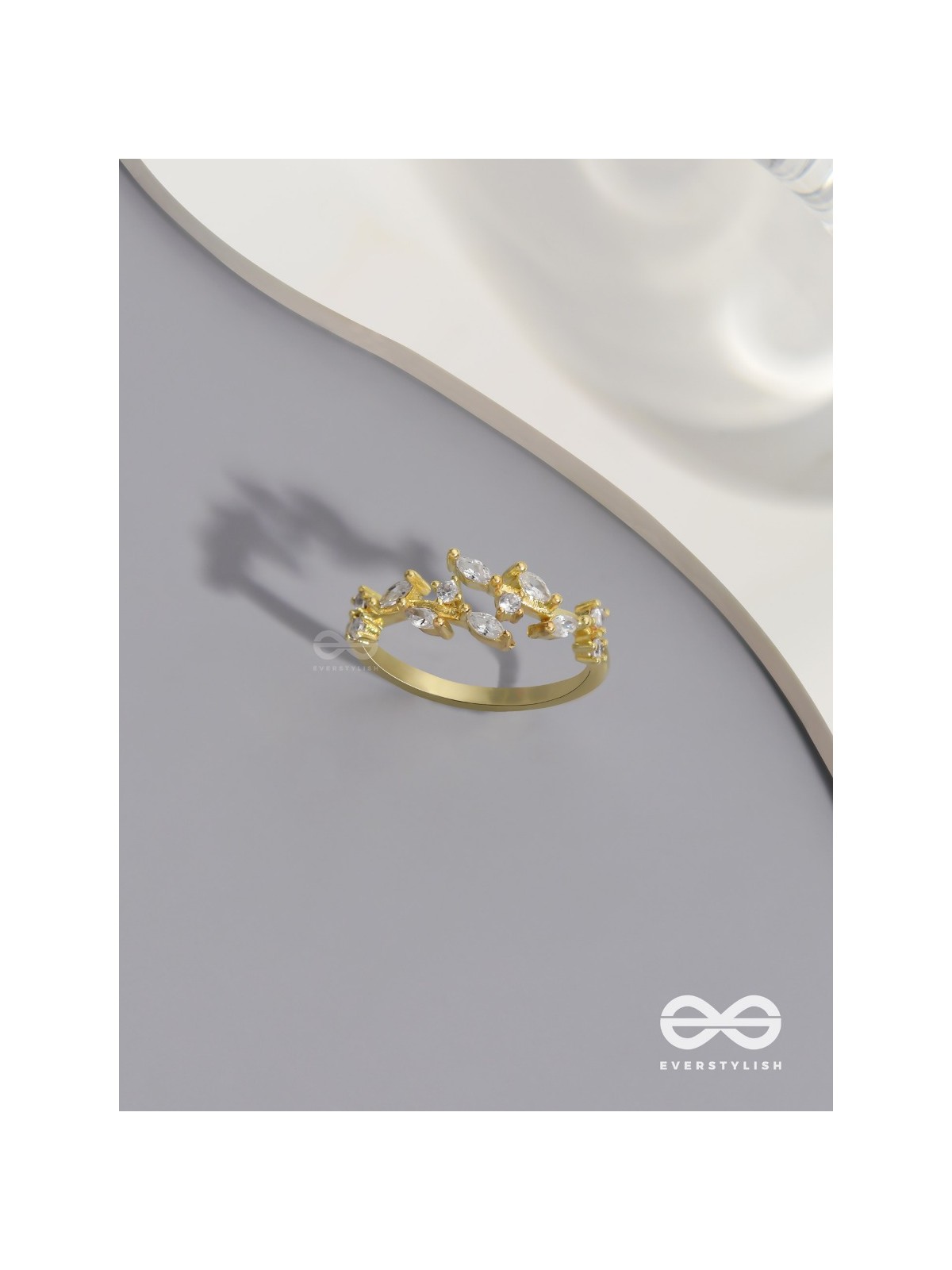 The Snowy Leaves - Cubic Zirconia Golden Ring (Adjustable)