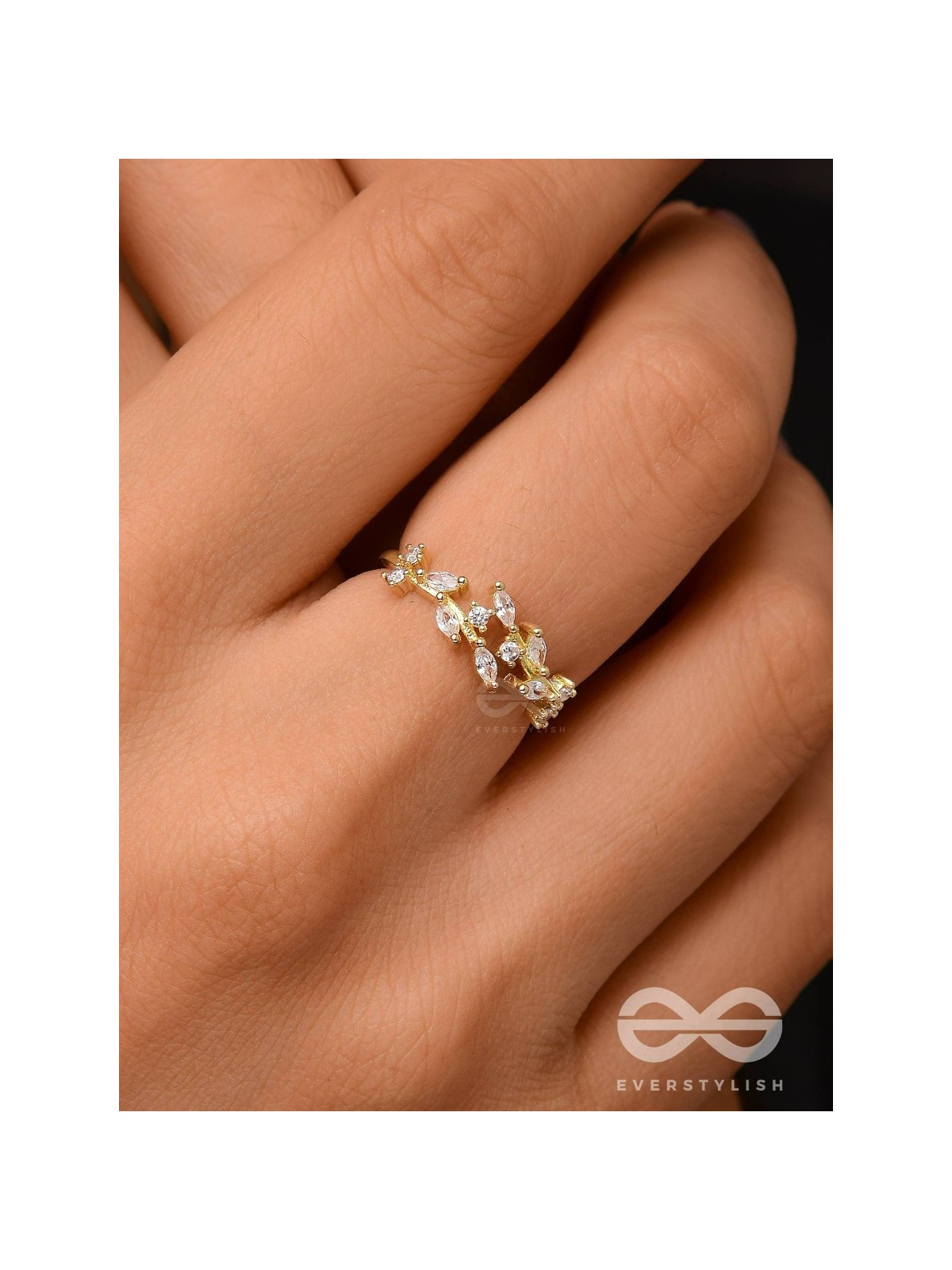 The Snowy Leaves - Cubic Zirconia Golden Ring (Adjustable)