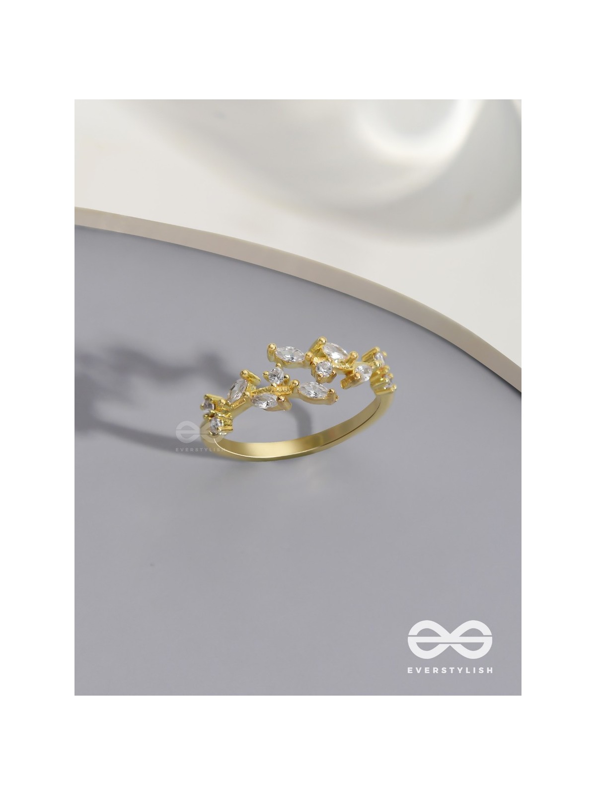 The Snowy Leaves - Cubic Zirconia Golden Ring (Adjustable)