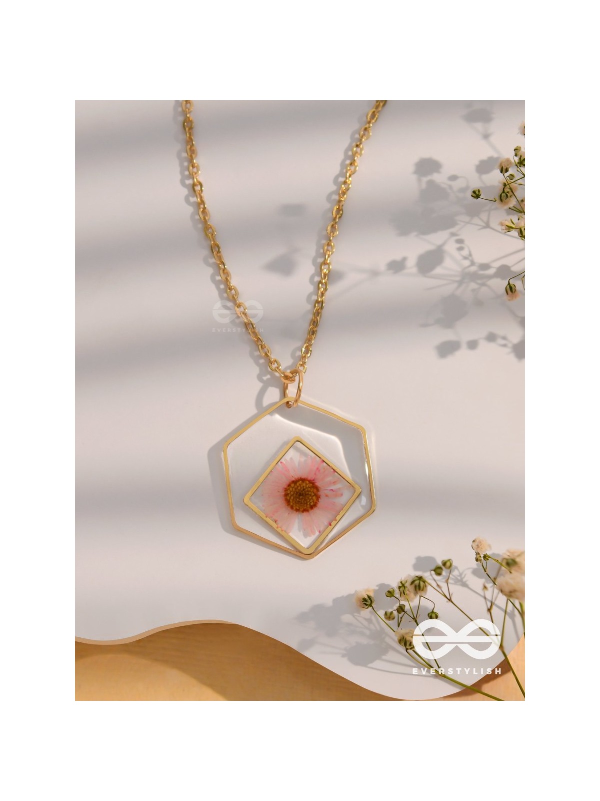 The Shy Daisy - Pressed Flower Resin Pendant With Ant-Tarnish Coating