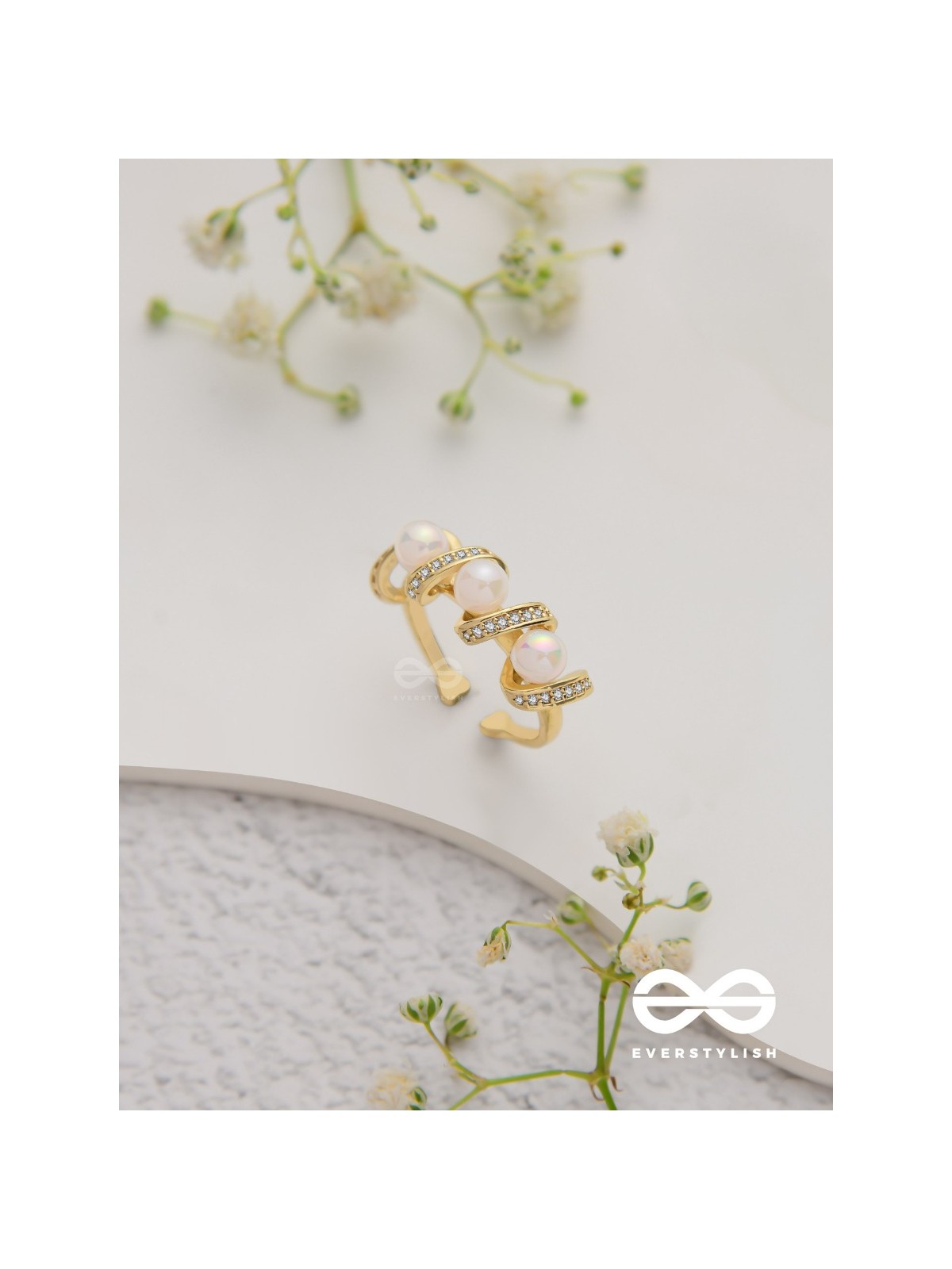 The Twisted Elegance - Cubic Zirconia Golden Ring (Adjustable)