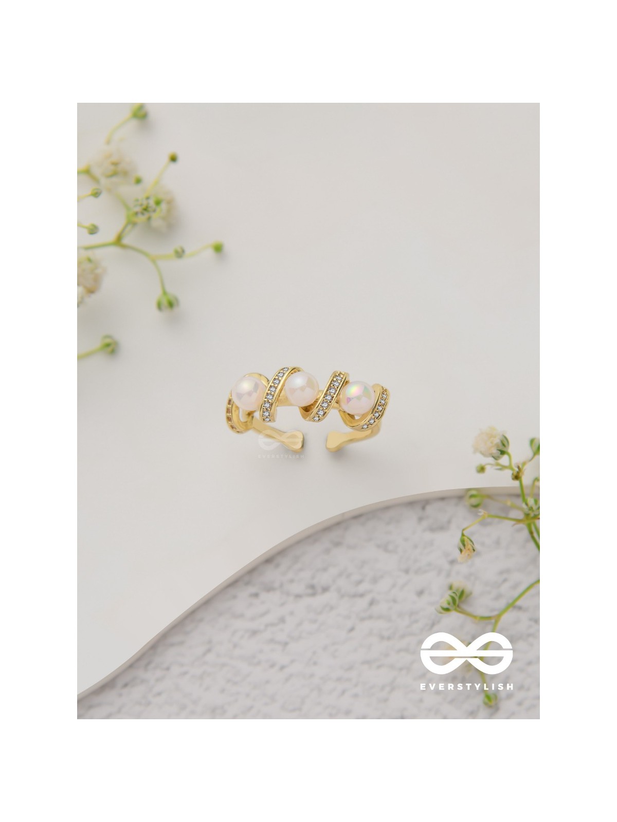 The Twisted Elegance - Cubic Zirconia Golden Ring (Adjustable)