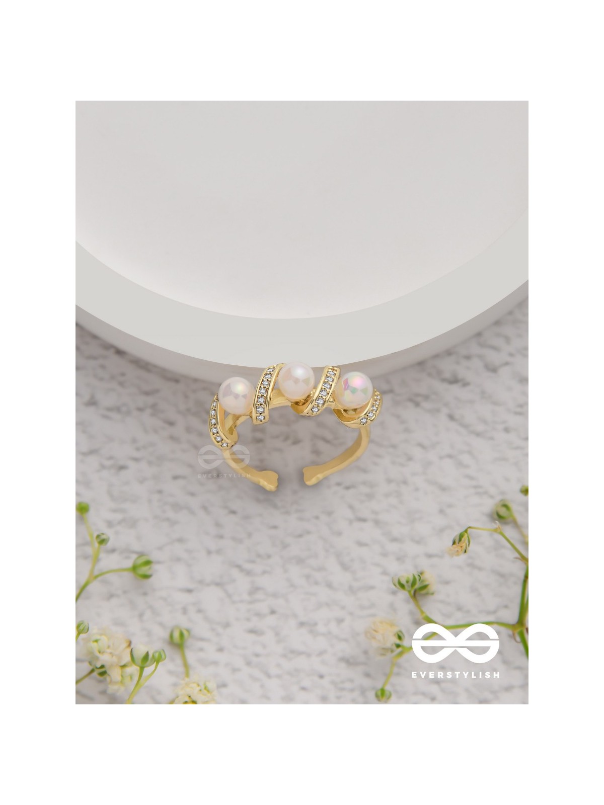 The Twisted Elegance - Cubic Zirconia Golden Ring (Adjustable)