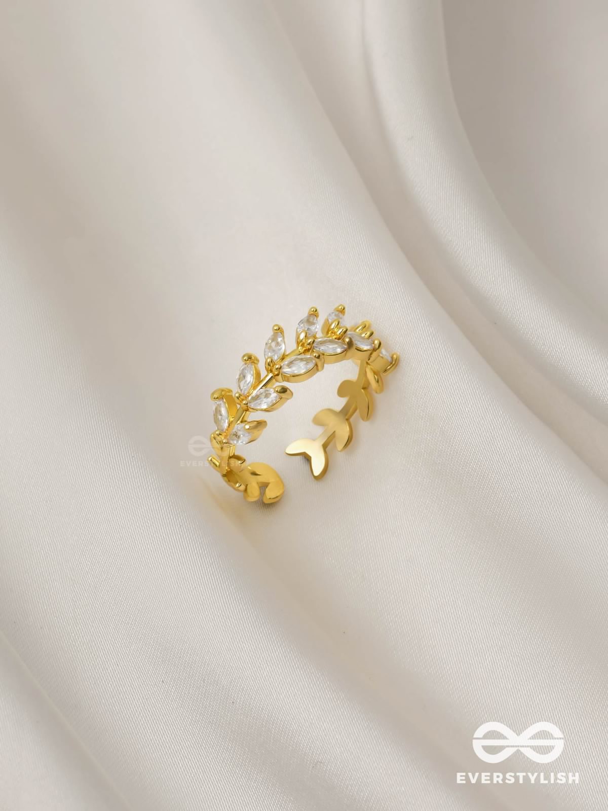 The Angel's Tiara - Golden Cubic Zirconia Ring (Adjustable)