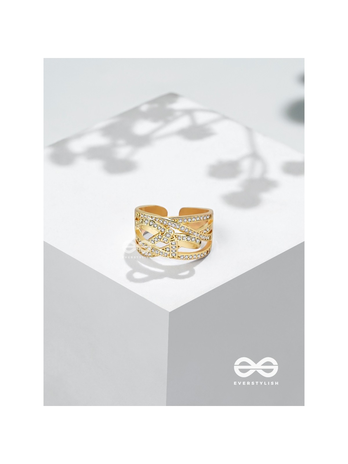The Playful Knots - Golden Cubic Zirconia Ring (Adjustable)