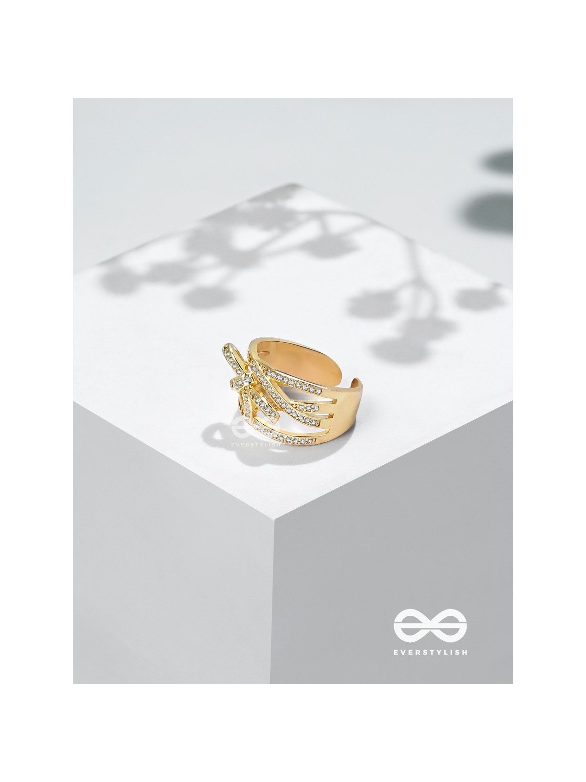 The Playful Knots - Golden Cubic Zirconia Ring (Adjustable)