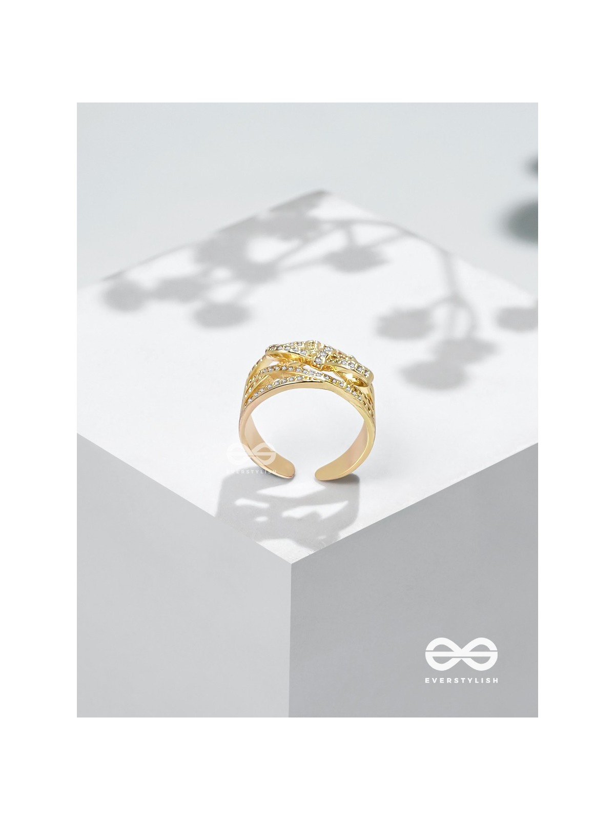 The Playful Knots - Golden Cubic Zirconia Ring (Adjustable)