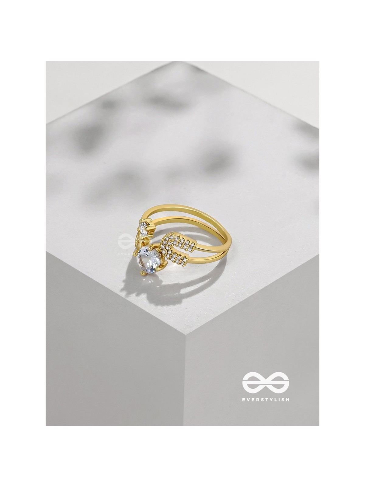 The Dreamy Dazzle - Golden Embellished Ring (Adjustable)