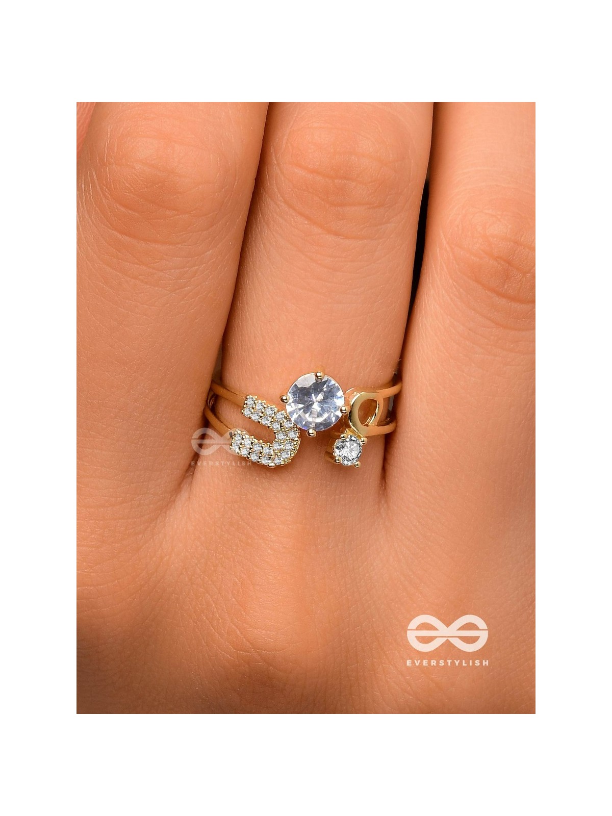 The Dreamy Dazzle - Golden Embellished Ring (Adjustable)