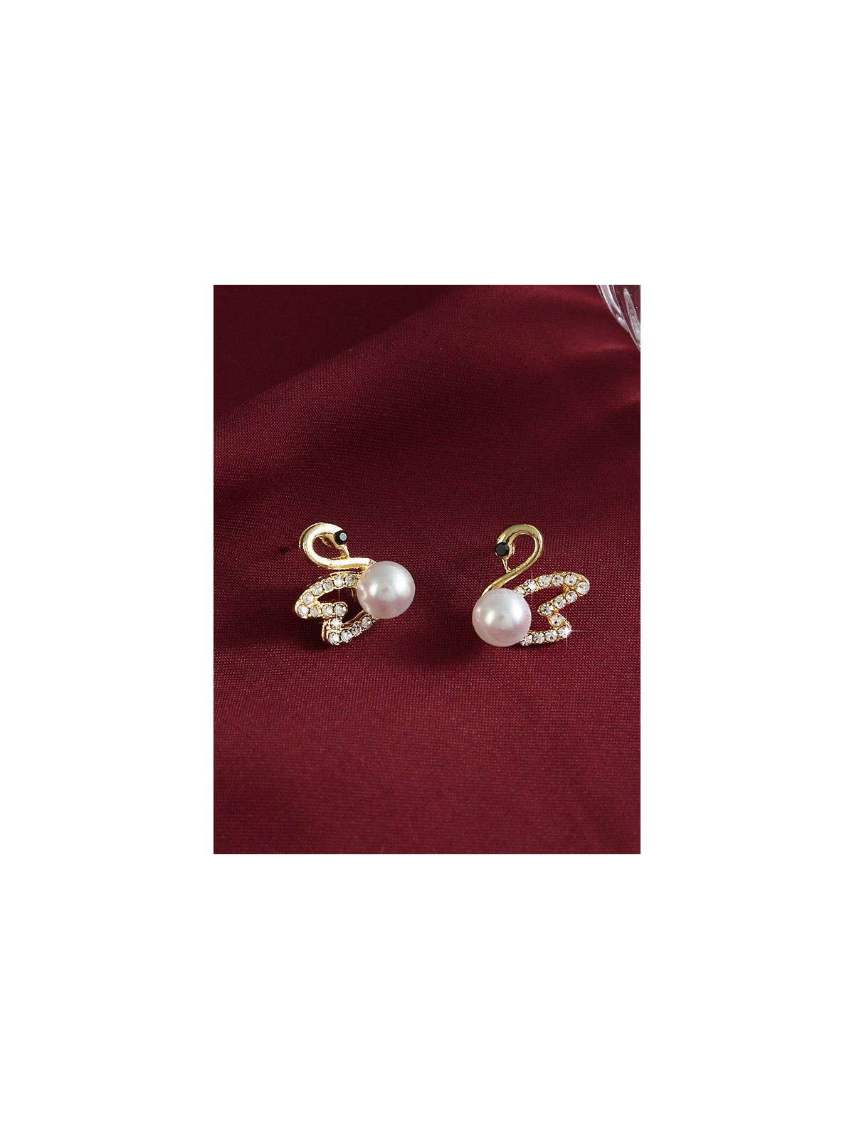 Charming Swans - Sparkling Pearl Studs