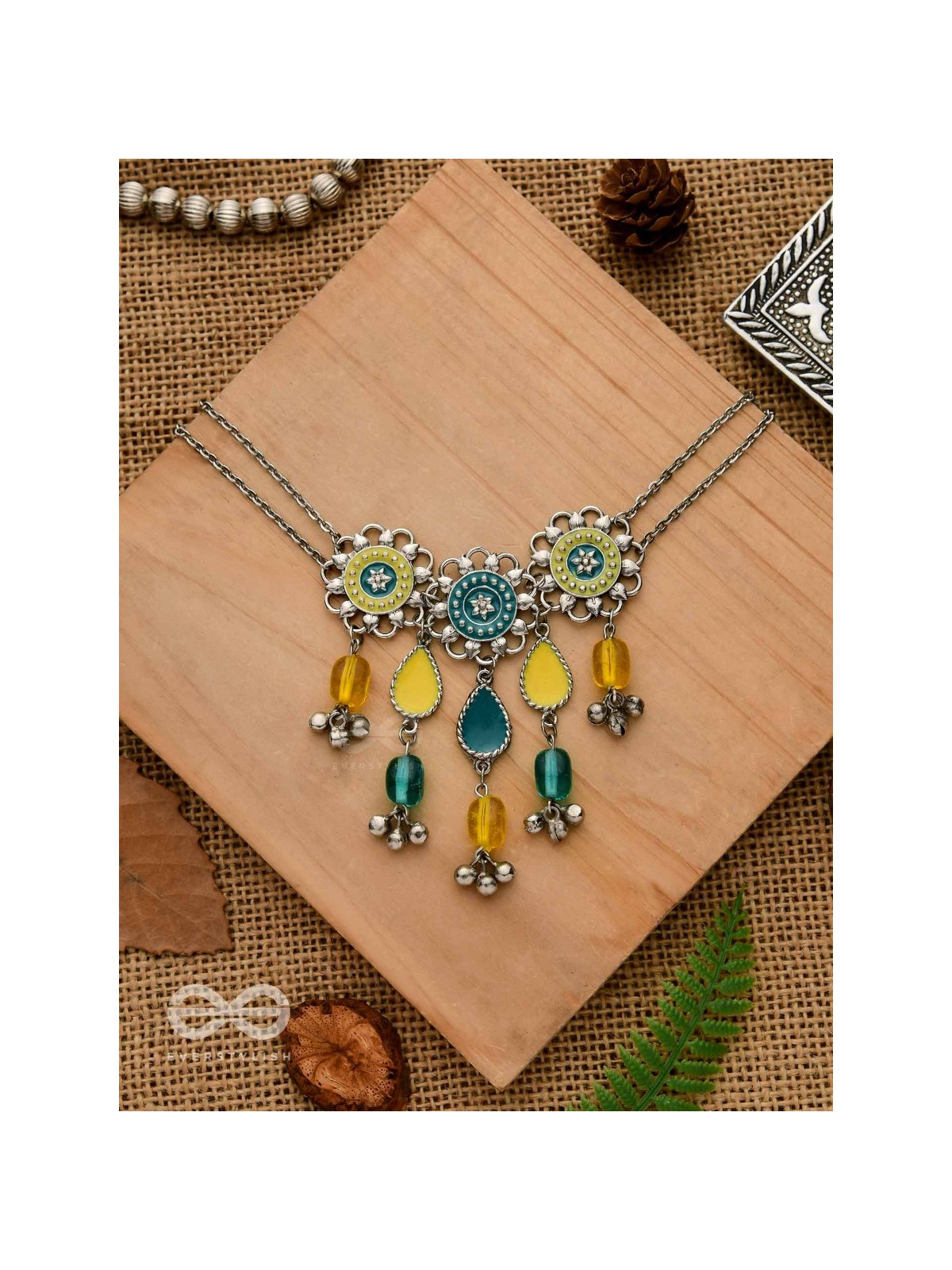 THE SHADES OF EARTH - FLORAL MOTIFS WITH BLUE AND YELLOW STONES