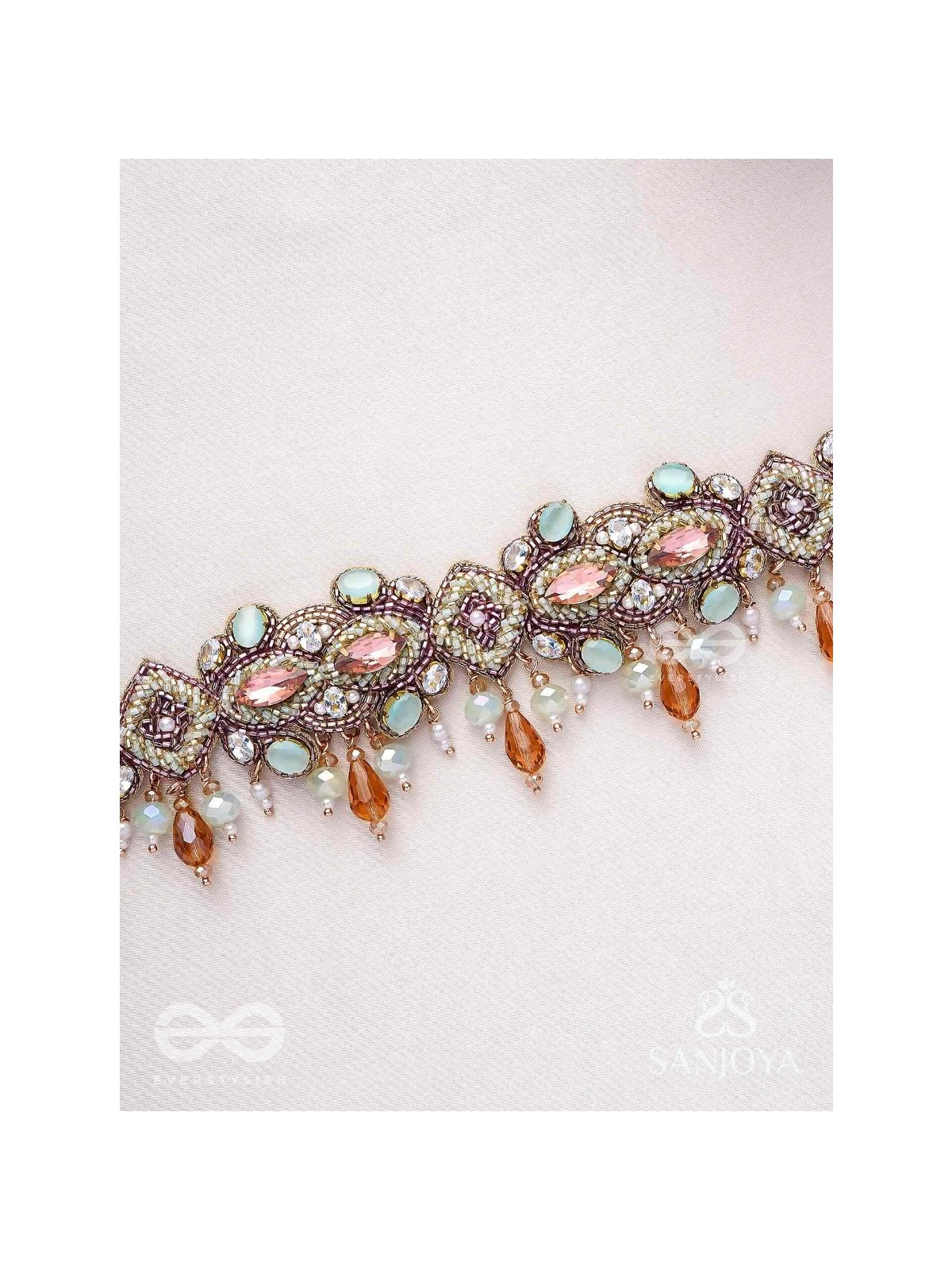 Maṇimalika- String of Jewels- Pastel-coloured choker with Beads & Gemstones set in a delicate pattern.
