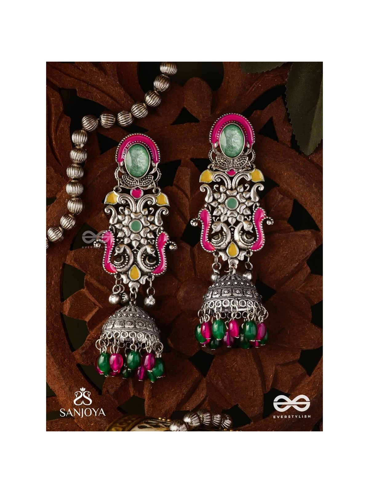 NAVA-SARASA-NEW ESSENCE- OXIDIZED EARRINGS FEATURING PASTEL-COLOURED METALWORK, ADORNED WITH VIBRANT GREEN AND RED BEADS