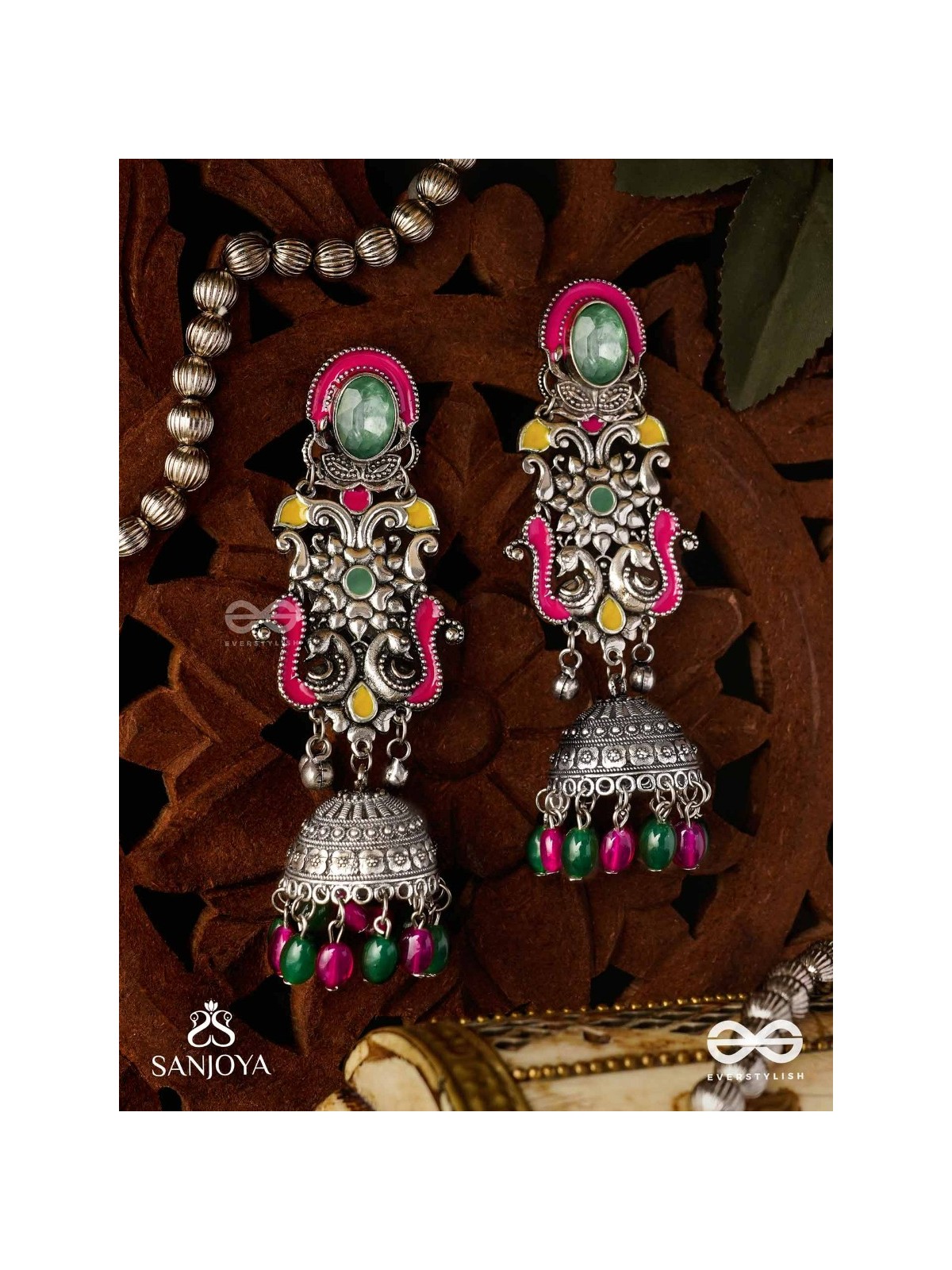 NAVA-SARASA-NEW ESSENCE- OXIDIZED EARRINGS FEATURING PASTEL-COLOURED METALWORK, ADORNED WITH VIBRANT GREEN AND RED BEADS
