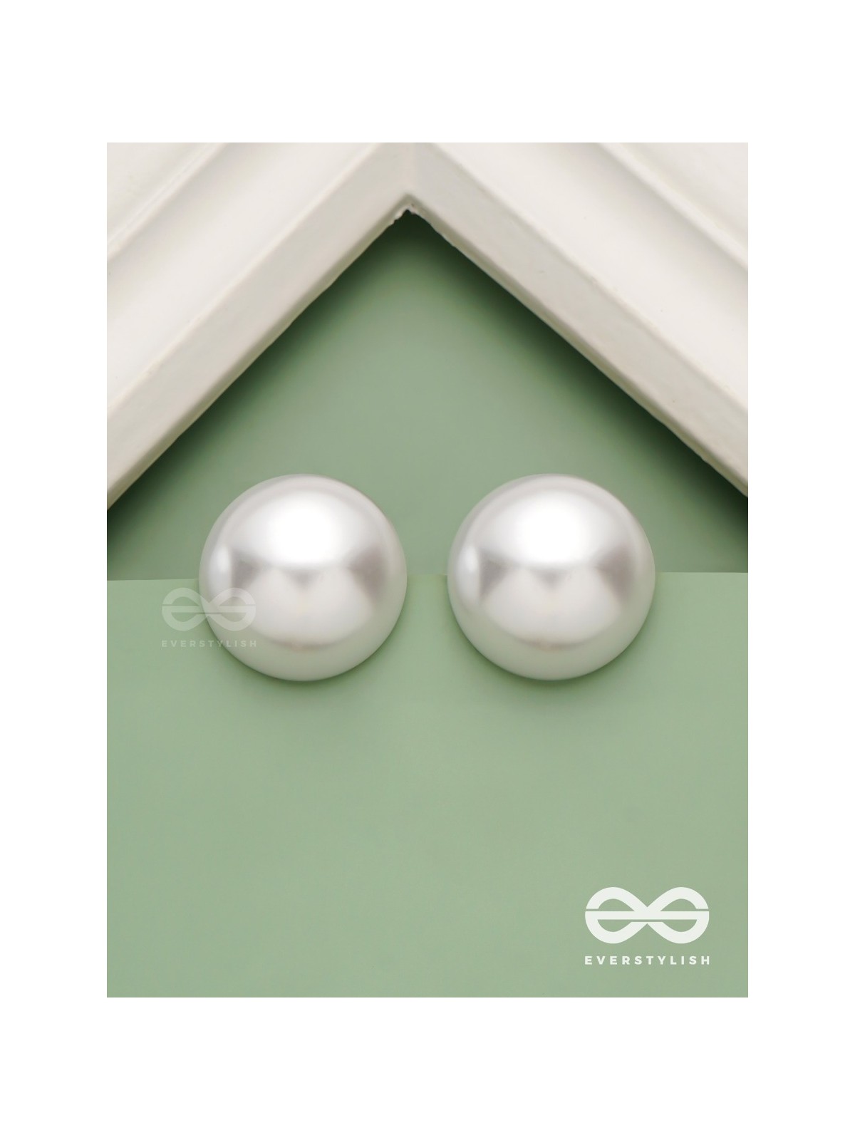 Classic serenade- statement white pearl stud 