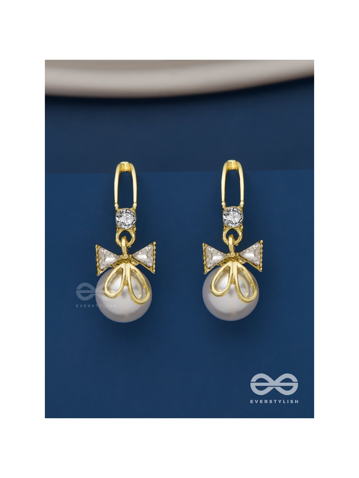 Royal chic-  Golden dangling earrings with crystal and pearl 