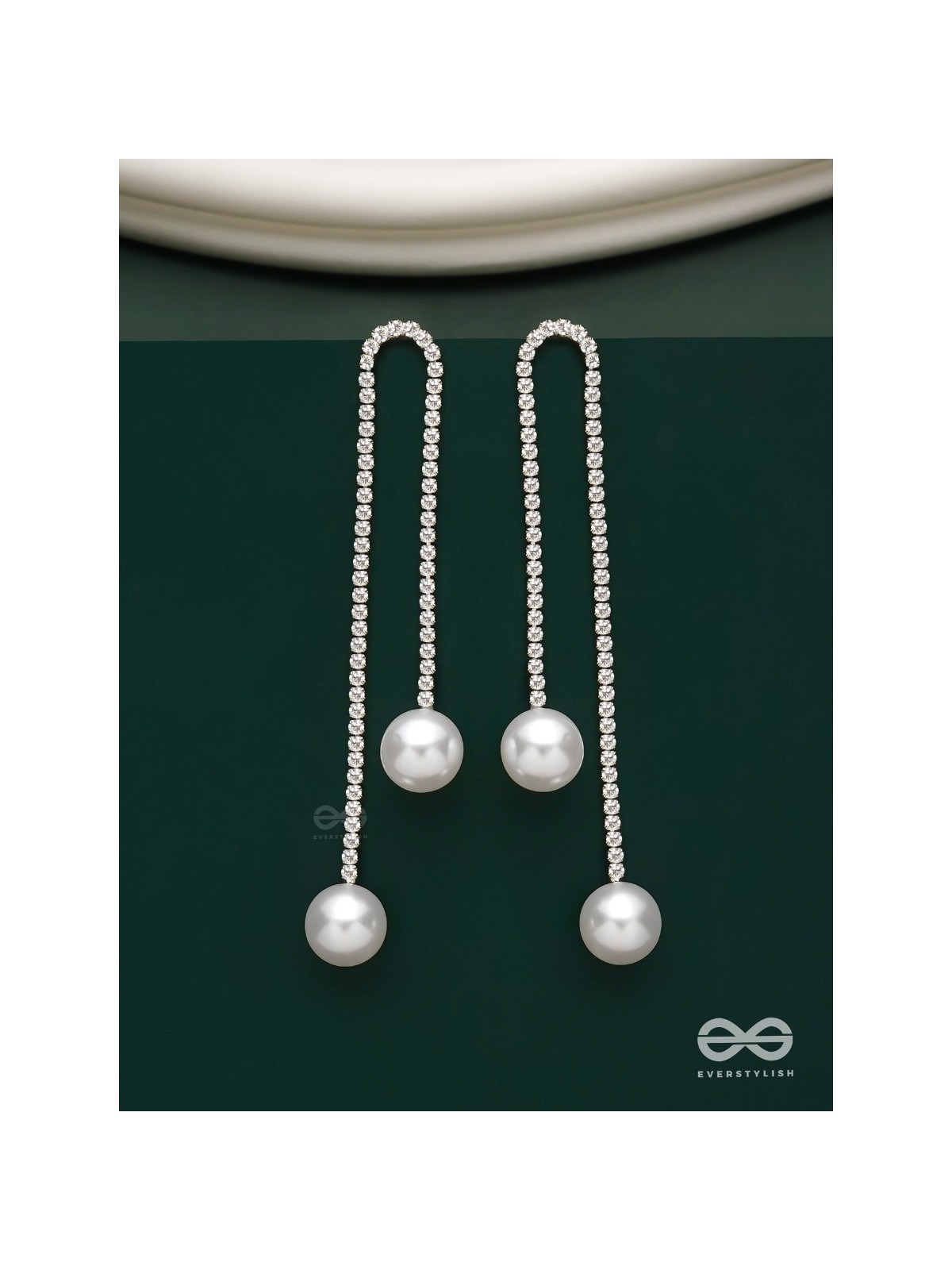 New dawn - Dangling crystal earrings with white pearl 