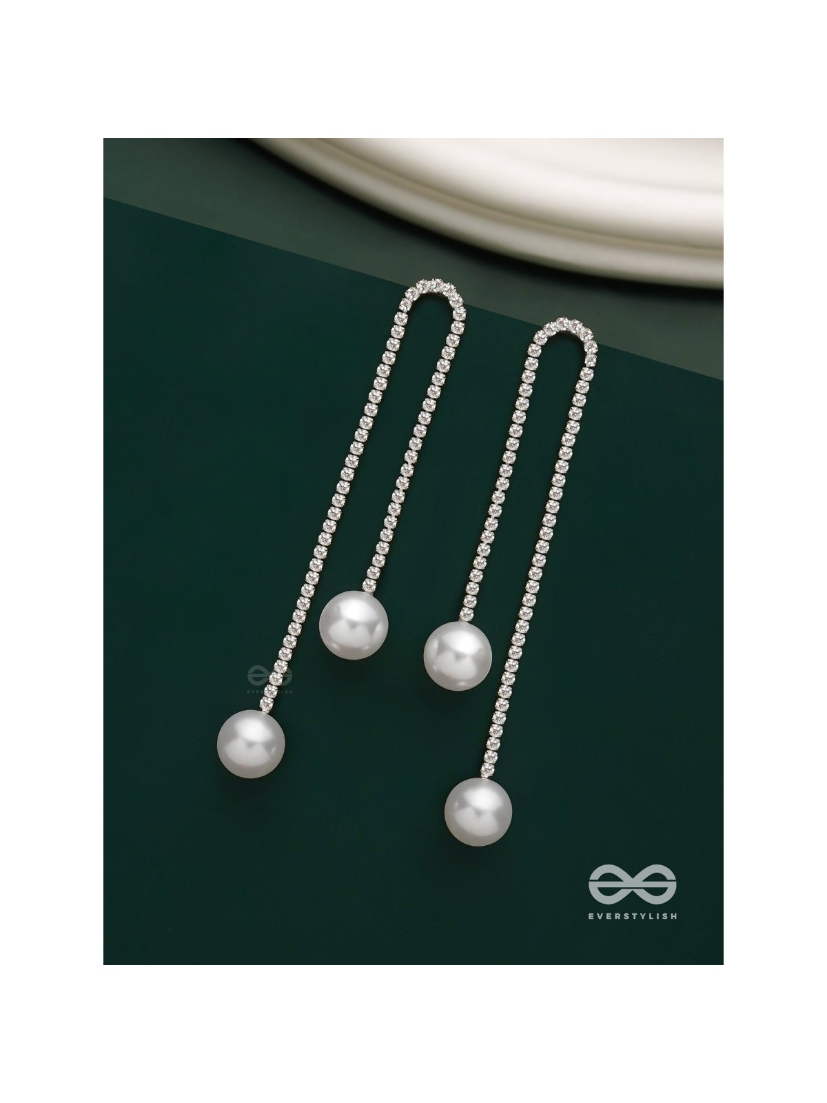 New dawn - Dangling crystal earrings with white pearl 