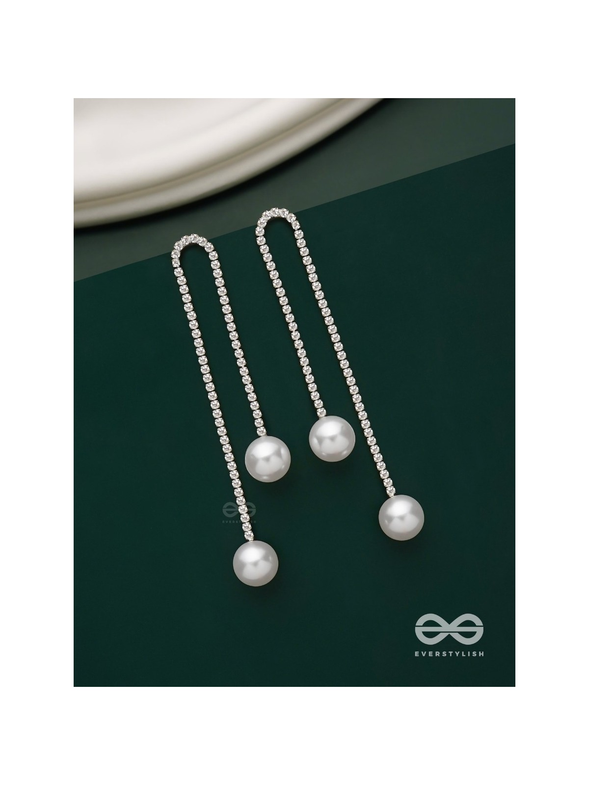 New dawn - Dangling crystal earrings with white pearl 