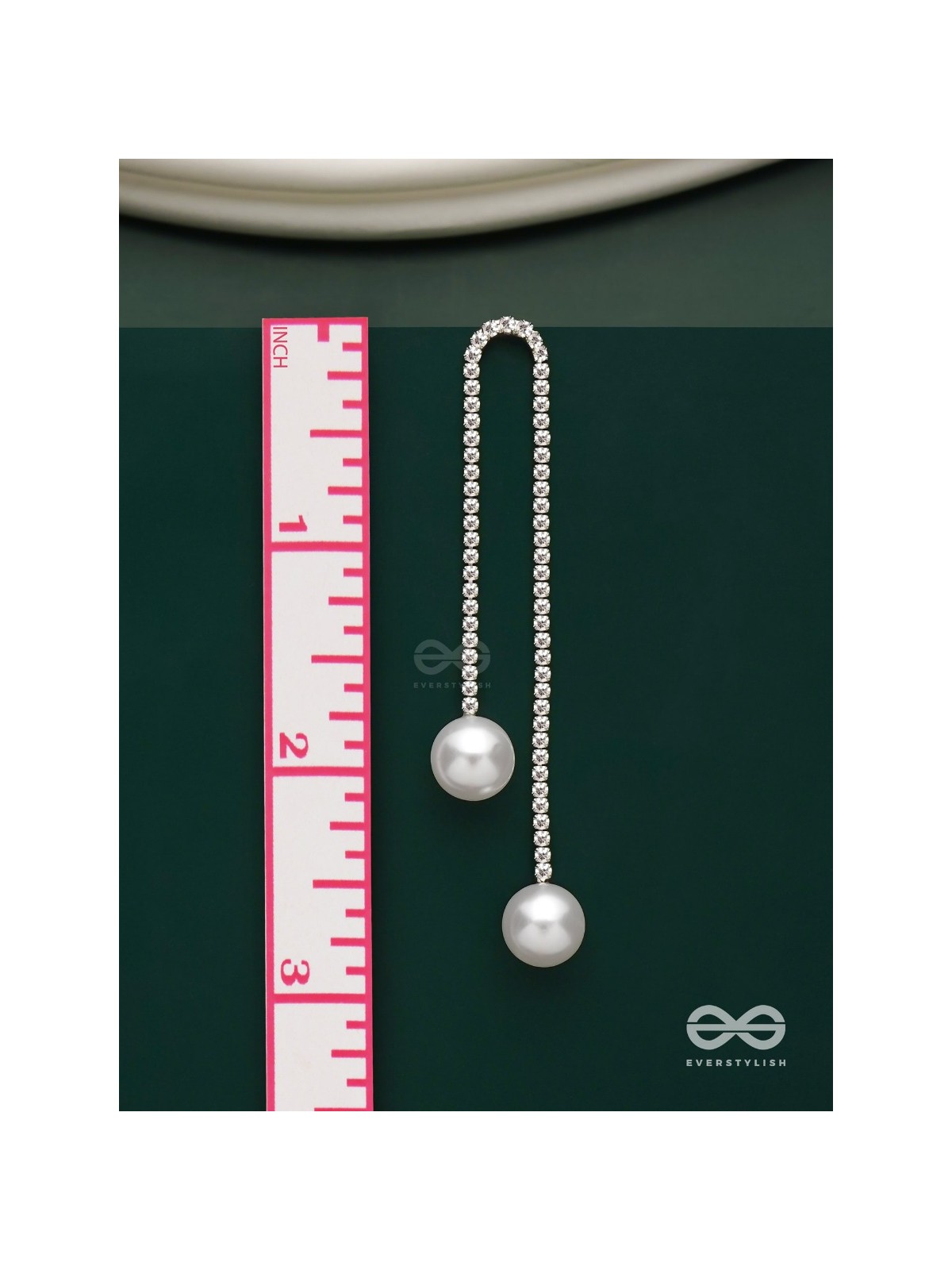 New dawn - Dangling crystal earrings with white pearl 
