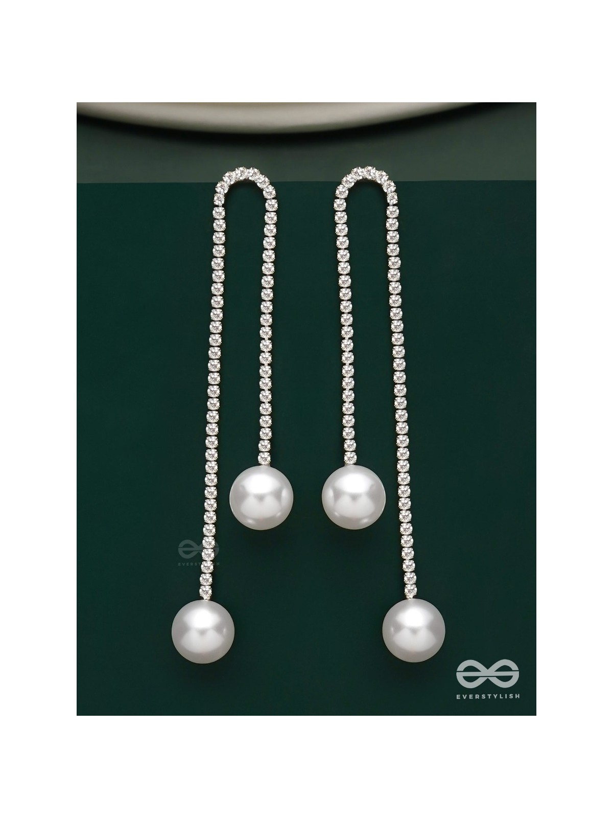 New dawn - Dangling crystal earrings with white pearl 