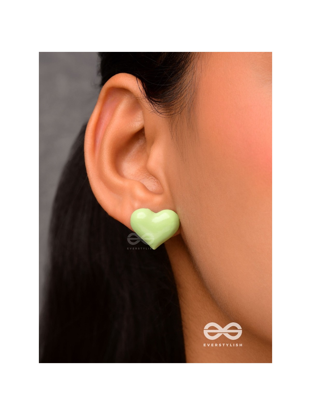 Lush amour - Green heart shaped studs 