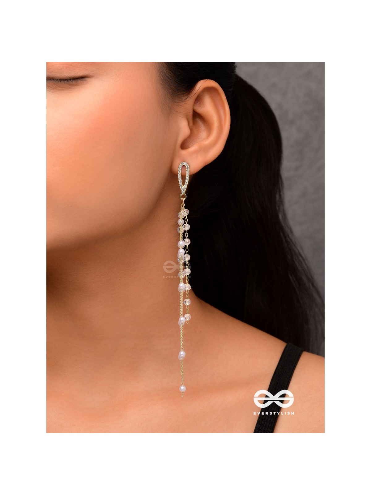 Glass sprinklings - Dangling golden bead earrings 