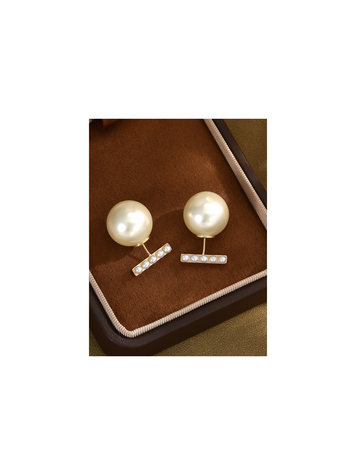 Gleam Pearls- Pearl stud earrings