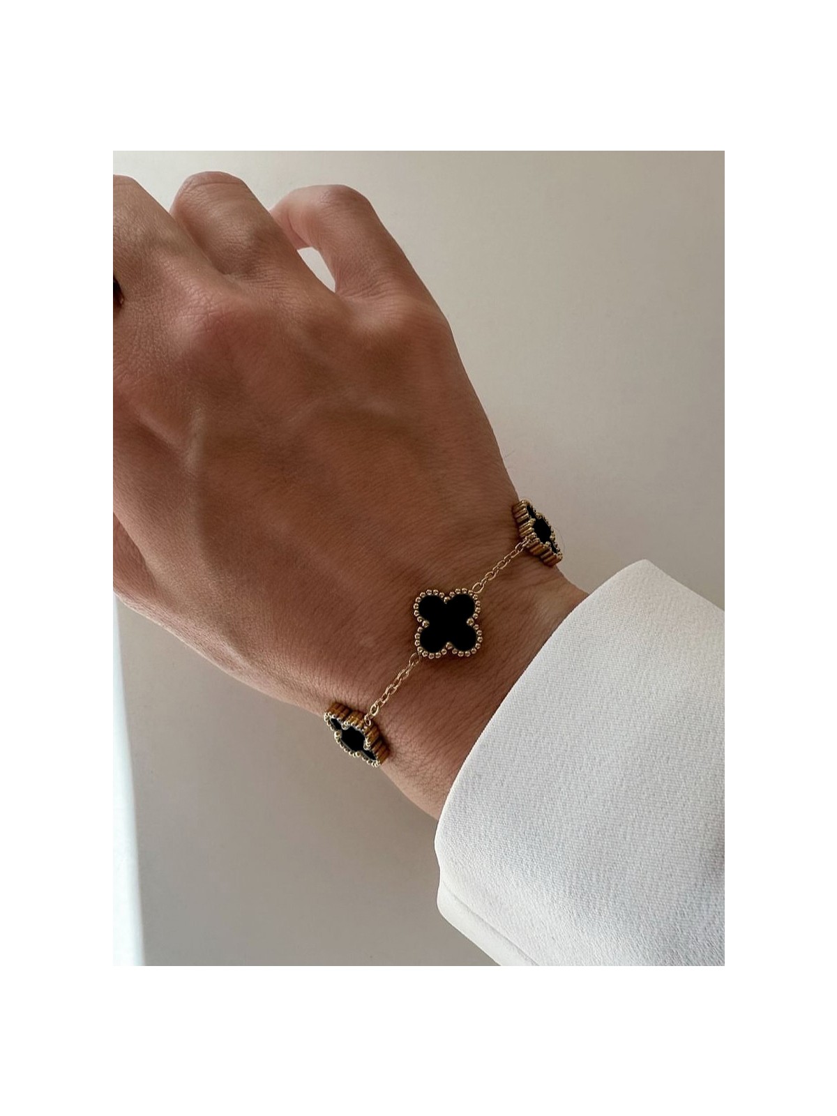 GOLDEN BLACK CLOVER - HOLOGRAPHIC STAINLESS STEEL 18K GOLD PLATED ANTI TARNISH BRACELET