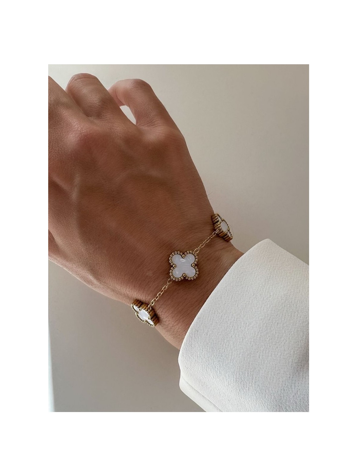 GOLDEN WHITE CLOVER - HOLOGRAPHIC STAINLESS STEEL 18K GOLD PLATED ANTI TARNISH BRACELET