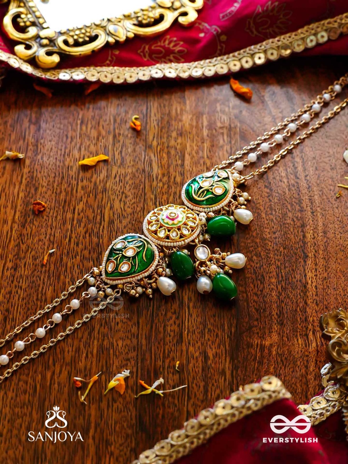 TARALIKA- STAR-LIKE- SPARKLING ENAMELLED KUNDAN NECKLACE WITH PEARLS AND BEADS 