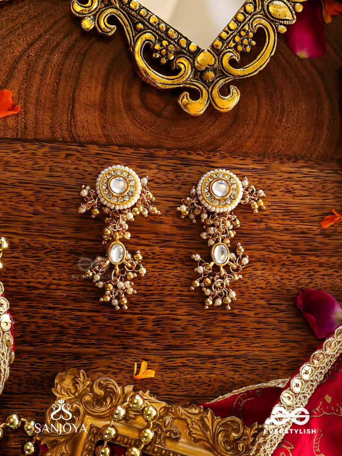 HIRANYA - GOLDEN GRACE - CLASSIC PEARLEARRINGS WITH DELICATE GOLD ACCENTS