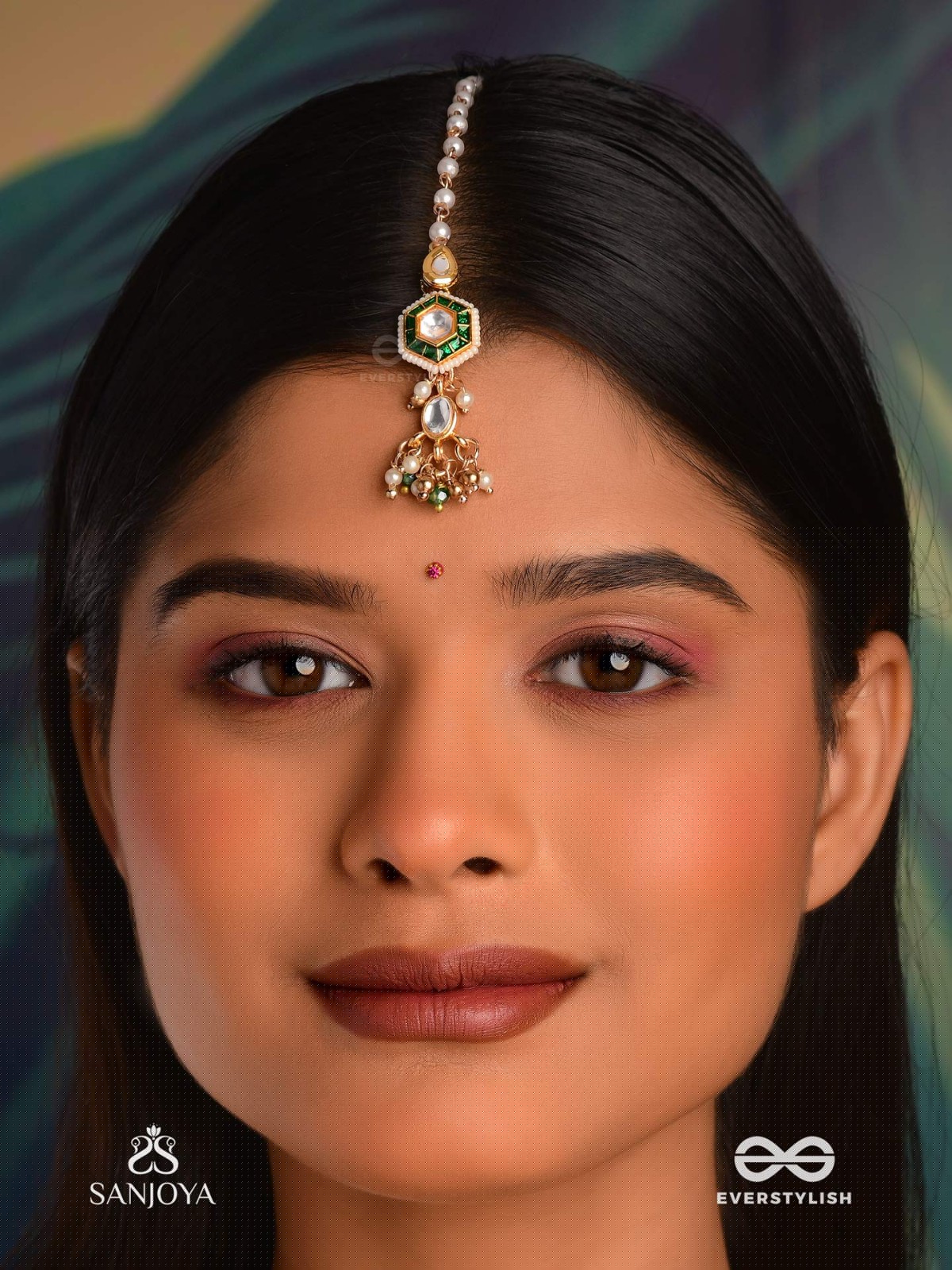 JALNIDHI - OCEAN’S TREASURE - HANDCRAFTED KUNDAN MAANGTIKA WITH GREEN GEMSTONES AND GOLDEN DETAILS