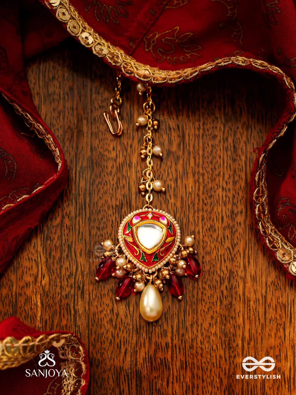 JWLALA - FLAME-LIKE BEAUTY - MAJESTIC HANDCRAFTED KUNDAN MAANGTIKA WITH ORNATE RED AND GOLDEN DETAILS