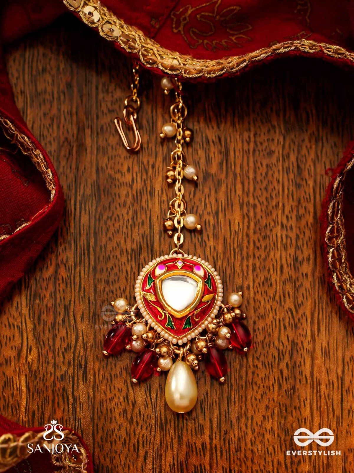 JWLALA - FLAME-LIKE BEAUTY - MAJESTIC HANDCRAFTED KUNDAN MAANGTIKA WITH ORNATE RED AND GOLDEN DETAILS