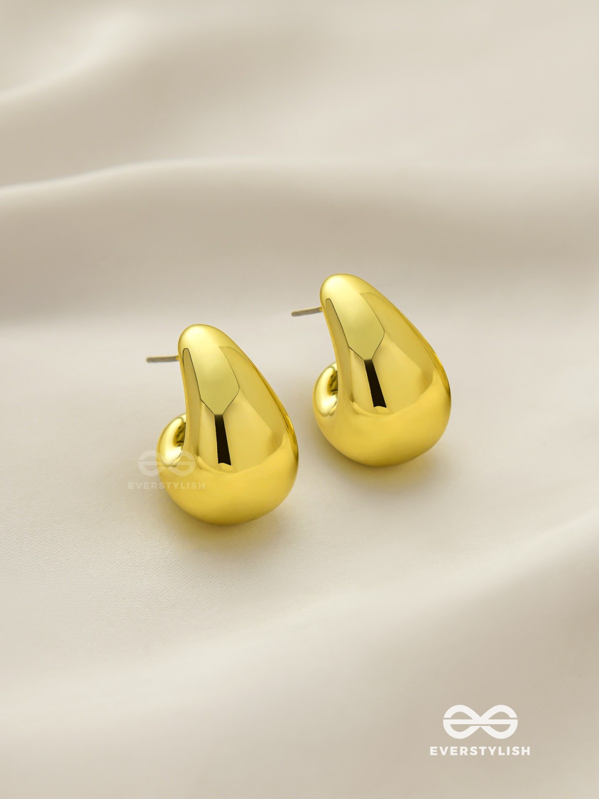 GOLDEN DRIP - POLISHED TEARDROP STUDS WITH A LUXURIOUS FINISH