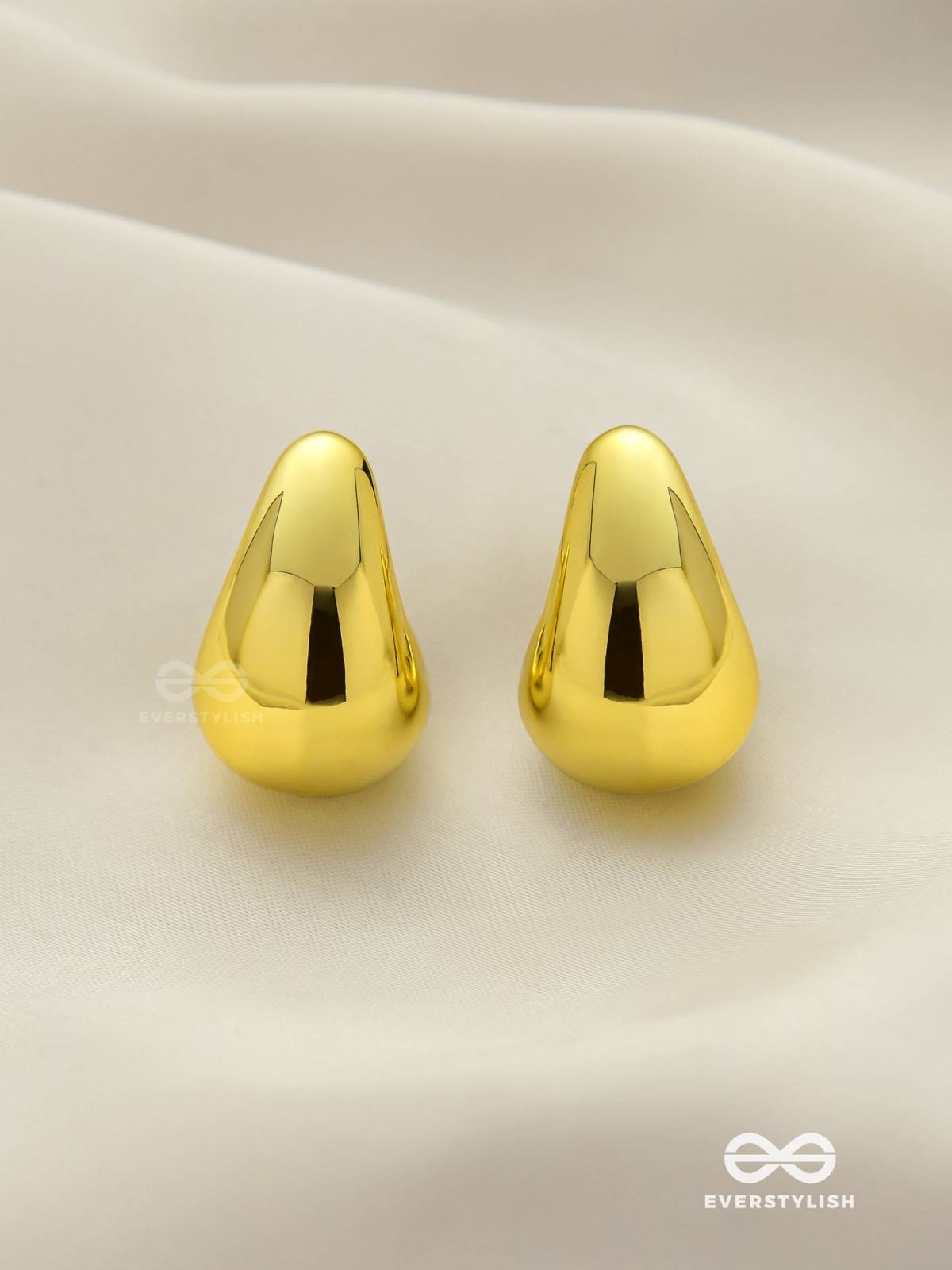 GOLDEN DRIP - POLISHED TEARDROP STUDS WITH A LUXURIOUS FINISH