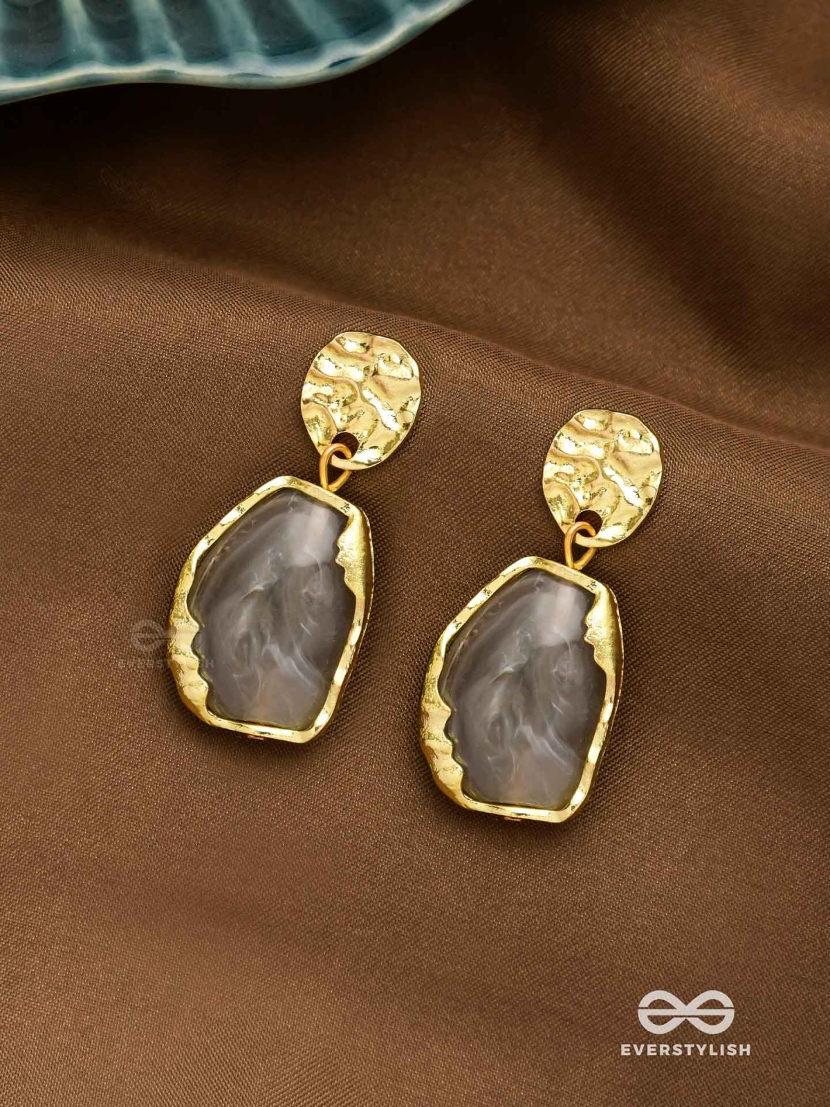 EARTHEN LUXE- RAW EDGE DESIGN WITH SMOKY MARBLE STONE