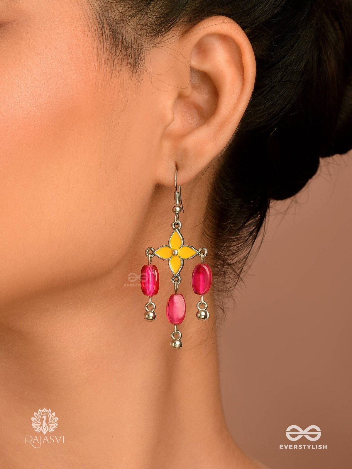 SUMMER SWAY - FUCHSIA BEADED EARRING