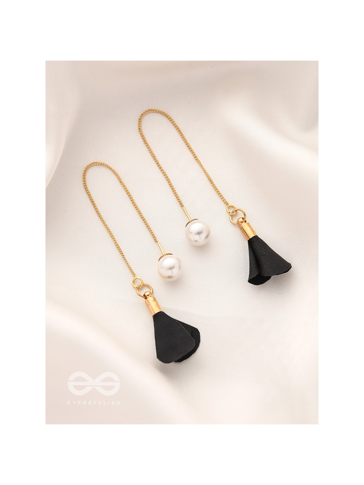 Hanging in balance Pearl and Flowers Needle Earrings- Black