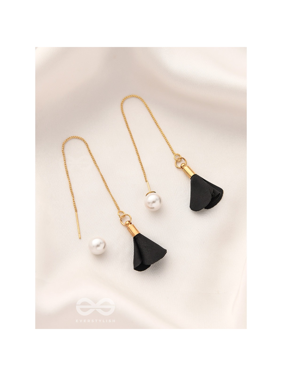 Hanging in balance Pearl and Flowers Needle Earrings- Black