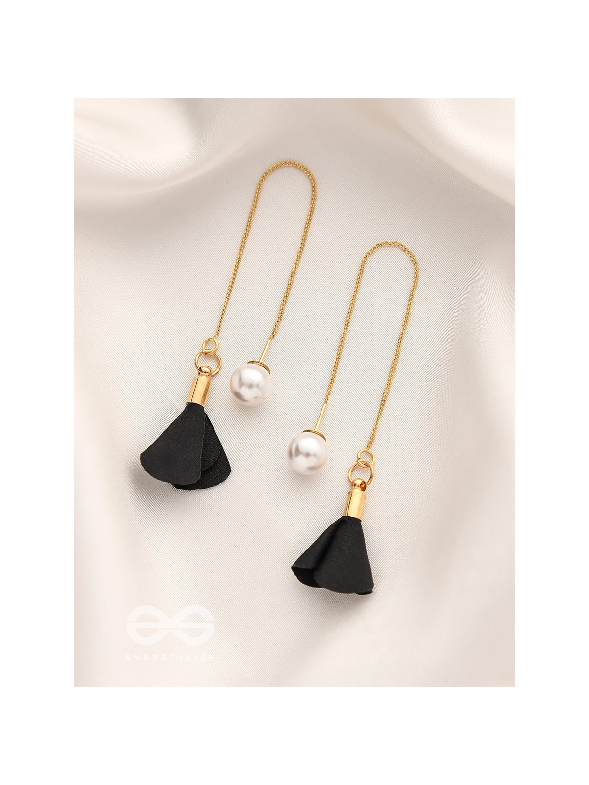 Hanging in balance Pearl and Flowers Needle Earrings- Black